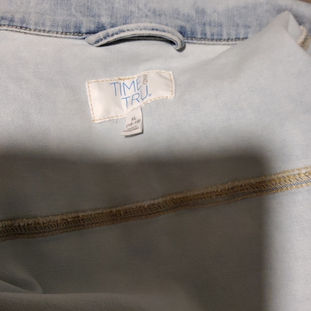 Time and Tru Light Wash Denim Jacket - Picture 7 of 8